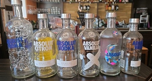 Flaschen absolut vodka - absolut,