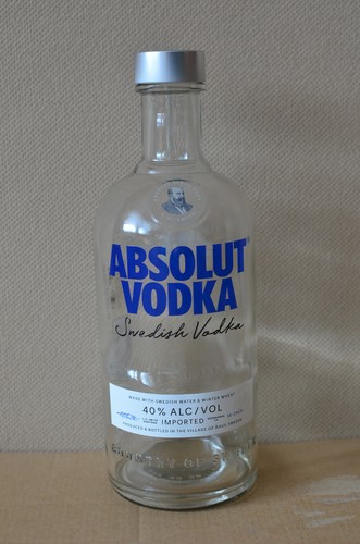 Leere wodka vodka flasche - leere,